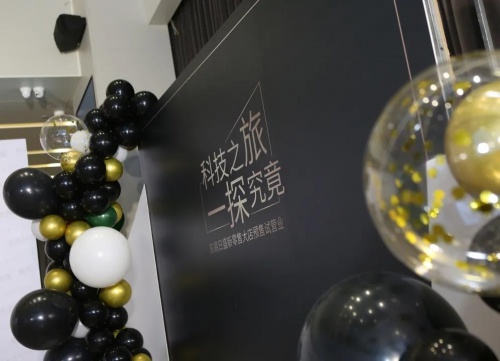 全景數(shù)字化系統(tǒng)顯真容，科技家裝盡在東易日盛新零售大店！